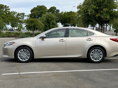 Used 2014 Lexus ES 350 w/ Premium Package FWD image 8