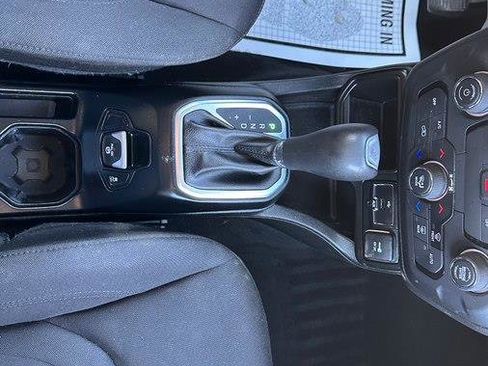 Used 2018 Jeep Renegade Latitude image 19