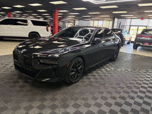 Used 2025 BMW 740i w/ Premium Package image 7