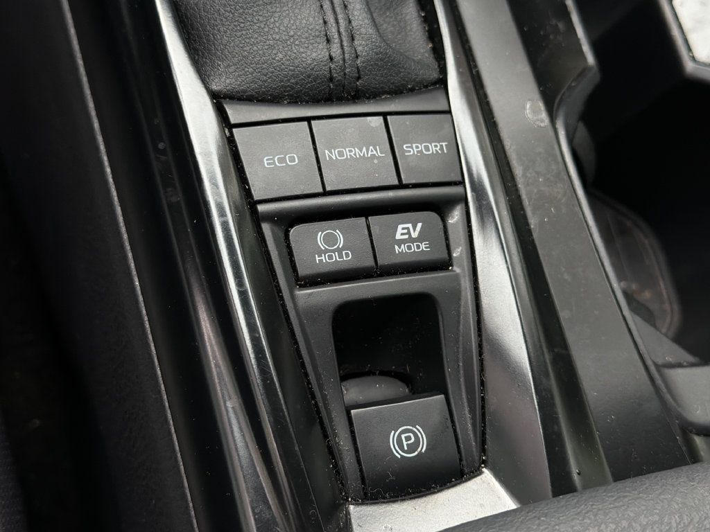 Used 2025 Toyota Camry SE FWD image 30