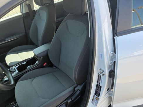 Used 2025 Kia K4 LXS image 38