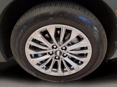 Certified 2024 Cadillac XT4 Premium Luxury w/ Technology Package FWD image 8