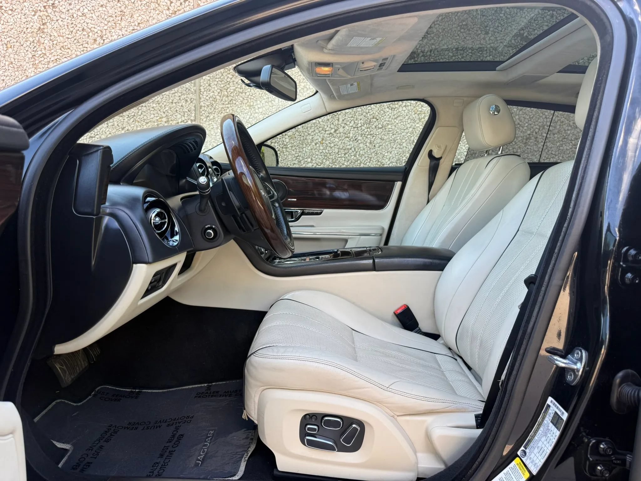 Used 2015 Jaguar XJ L Portfolio RWD image 9