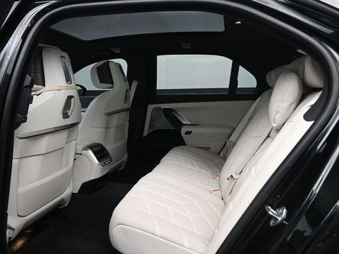 Used 2023 BMW 760i xDrive w/ Executive Package AWD/4WD image 30