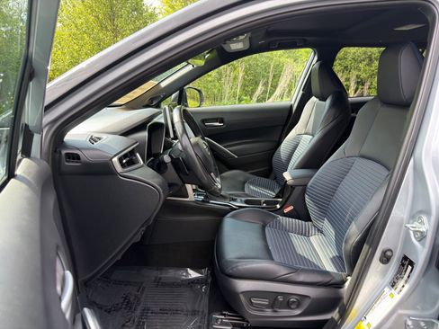 Used 2023 Toyota Corolla Cross AWD Hybrid w/ Convenience Package image 12