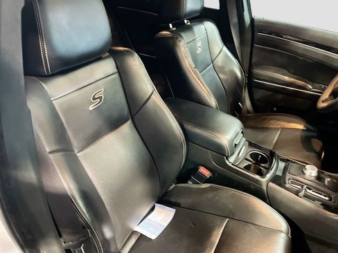 Used 2023 Chrysler 300 S w/ Comfort Group RWD image 29