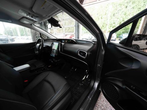 Used 2020 Toyota Prius Prime XLE FWD image 25