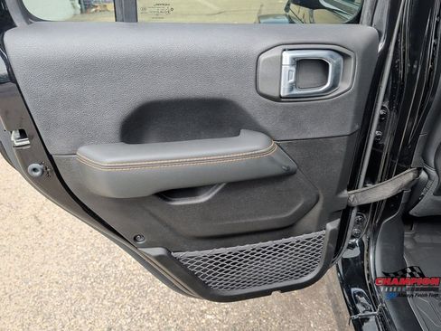 Used 2024 Jeep Wrangler Sahara w/ Technology Group AWD/4WD image 15