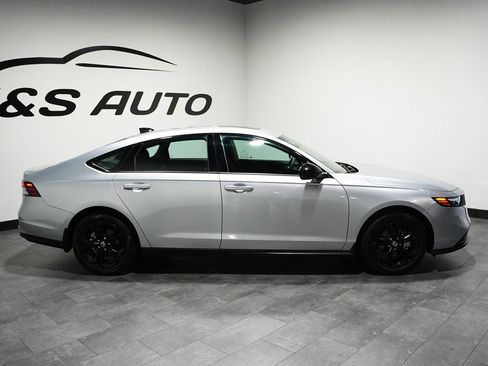 Used 2025 Honda Accord SE image 6