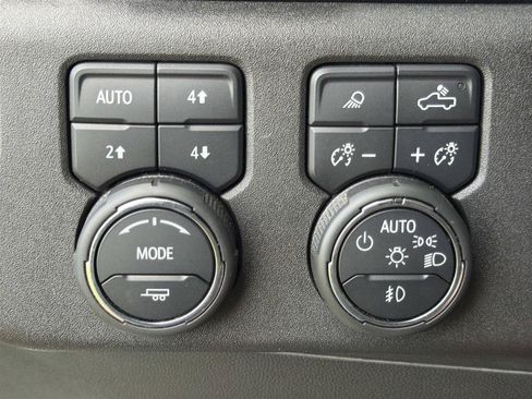 Used 2024 Chevrolet Silverado 3500 High Country w/ High Country Premium Package AWD/4WD image 19