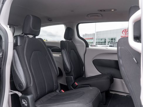 Used 2023 Chrysler Voyager LX FWD image 14