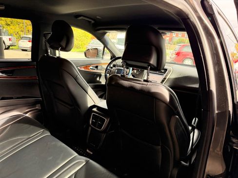 Used 2019 Lincoln Nautilus Select image 14