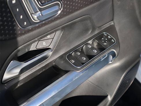 New 2026 Mercedes-Benz GLB 250 4MATIC image 27