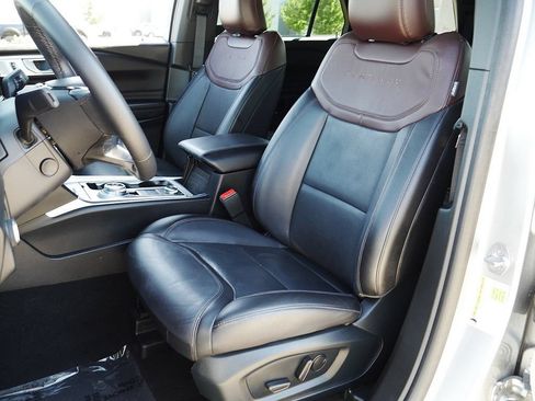 Used 2024 Ford Explorer Platinum w/ Technology Package AWD/4WD image 15