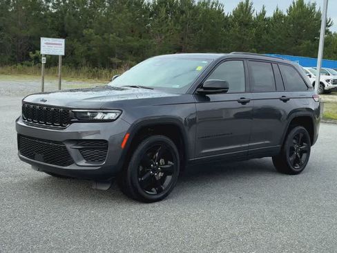 Used 2023 Jeep Grand Cherokee Altitude AWD/4WD image 4