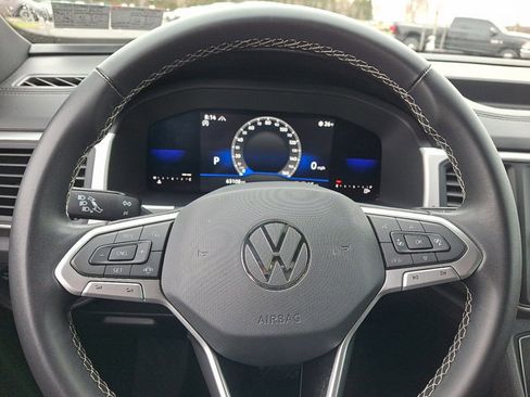 Used 2022 Volkswagen Atlas Cross Sport SE image 19
