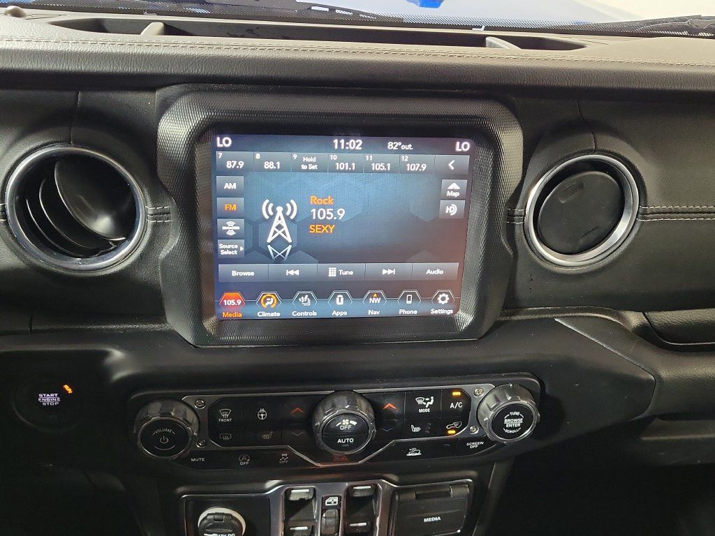 Used 2022 Jeep Wrangler Unlimited Sahara w/ LED Lighting Group AWD/4WD image 19