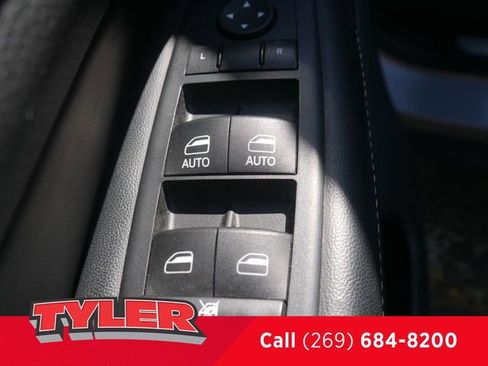 Used 2015 Jeep Grand Cherokee Limited w/ Trailer Tow Group IV AWD/4WD image 22