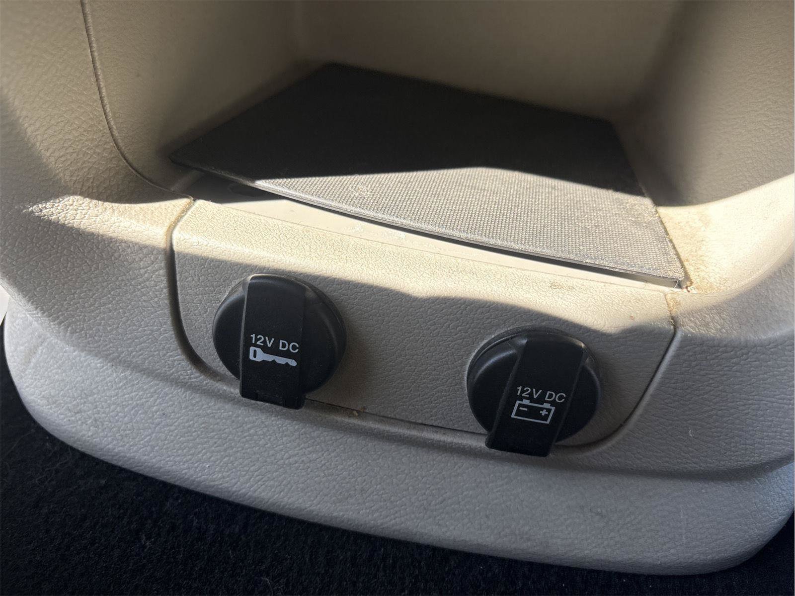 Used 2015 Chrysler Town & Country Touring FWD image 30