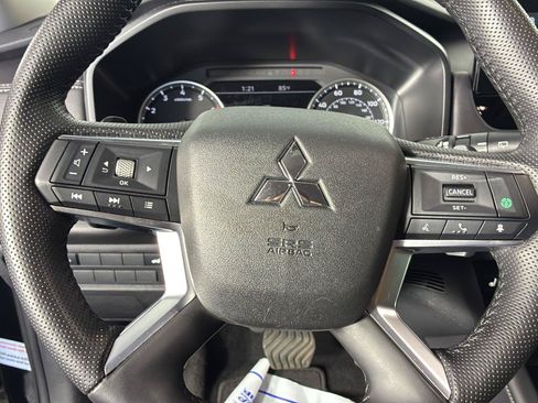 Used 2025 Mitsubishi Outlander SE AWD/4WD image 30