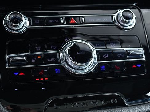 Used 2021 Lincoln Corsair AWD w/ Premium Package image 29