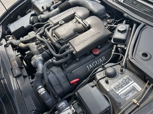 Used 2000 Jaguar XK8 Convertible image 25