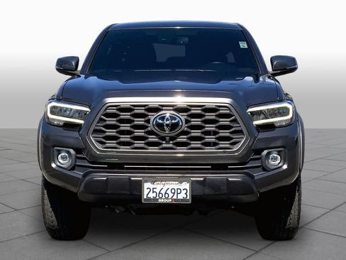 Used 2022 Toyota Tacoma TRD Off-Road w/ TRD Premium Off Road Package image 3