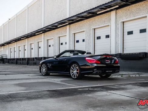 Used 2016 Mercedes-Benz SL 63 AMG AMG SL 63 w/ Driver Assistance Package image 21