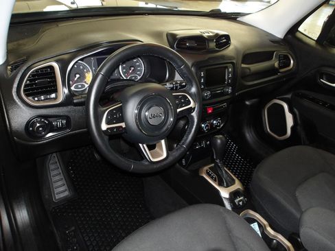 Used 2017 Jeep Renegade Latitude w/ Cold Weather Group AWD/4WD image 9