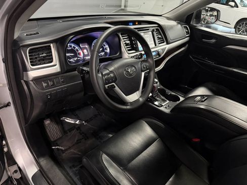 Used 2017 Toyota Highlander XLE FWD image 14