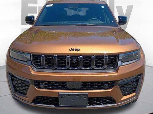 New 2026 Jeep Grand Cherokee Limited AWD/4WD image 2