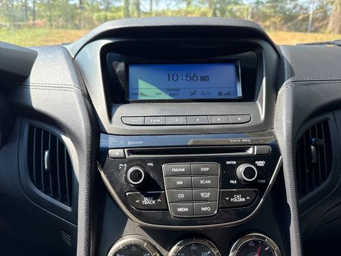 Used 2013 Hyundai Genesis 3.8 RWD image 17