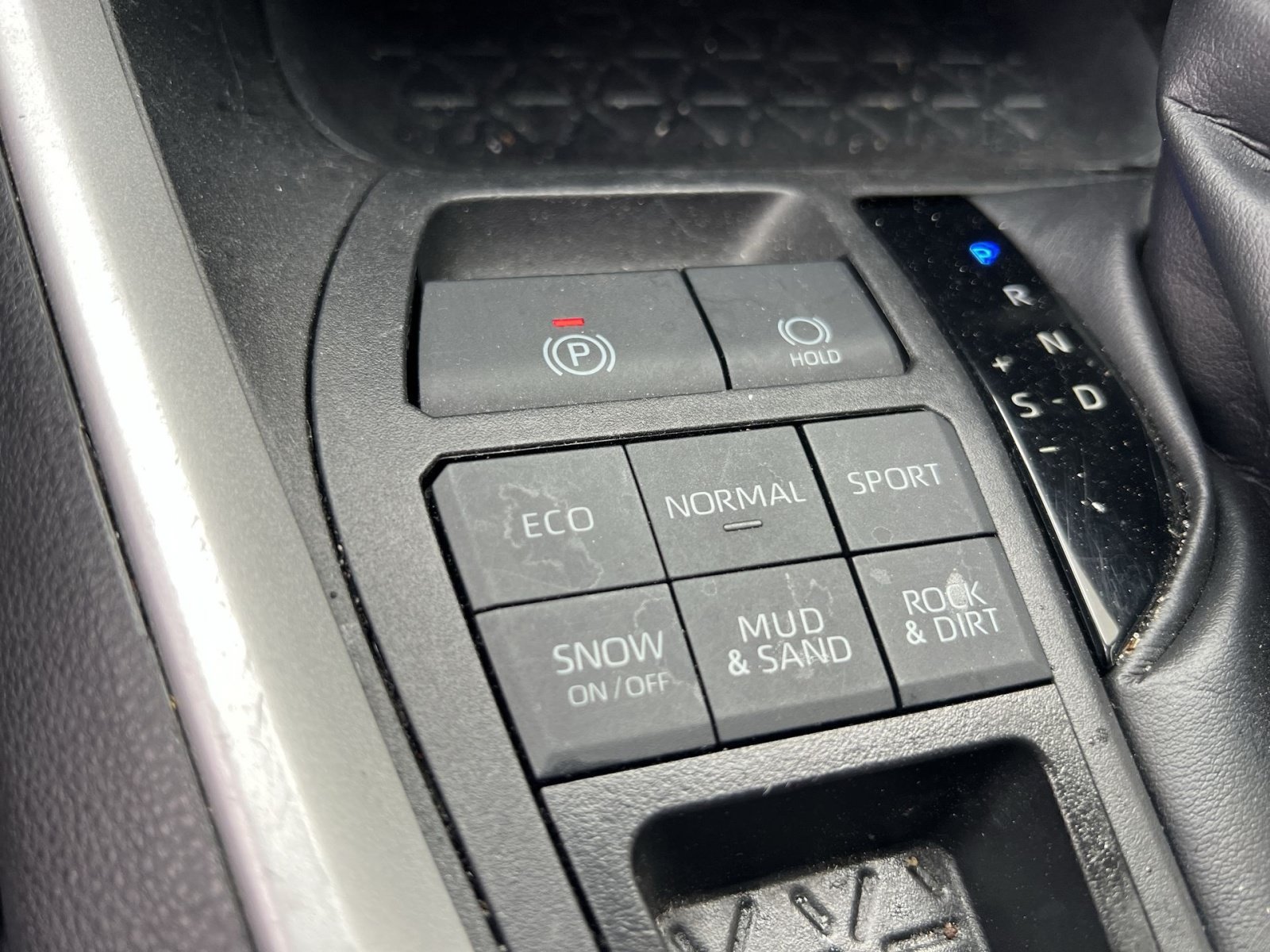 Used 2025 Toyota RAV4 LE AWD/4WD image 29
