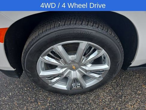 Used 2024 Chevrolet Suburban High Country AWD/4WD image 11