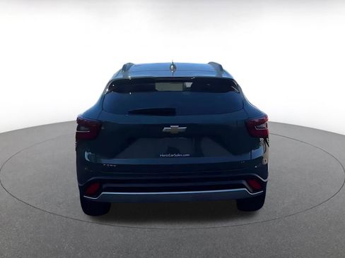 Used 2025 Chevrolet Trax LT w/ LT Convenience Package image 14