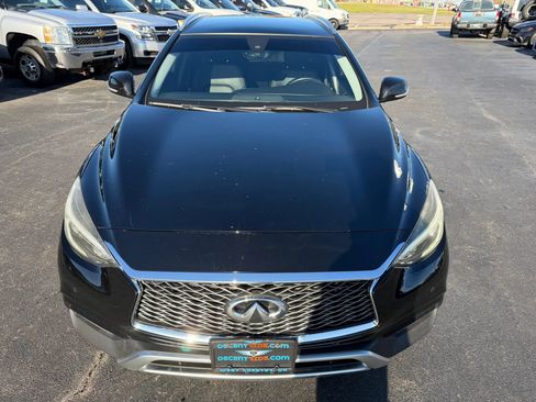 Used 2018 INFINITI QX30 Premium w/ Navigation Package AWD/4WD image 8