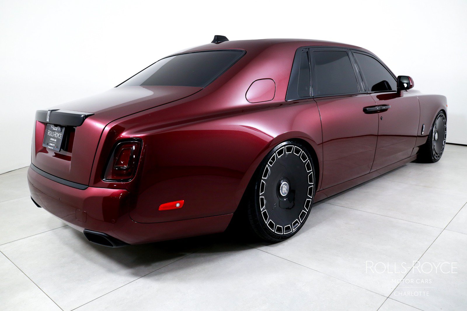 Used 2019 Rolls-Royce Phantom Sedan RWD image 2
