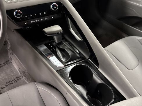 Used 2024 Hyundai Elantra SEL w/ Convenience Package image 9