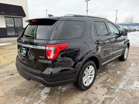 Used 2018 Ford Explorer XLT image 15