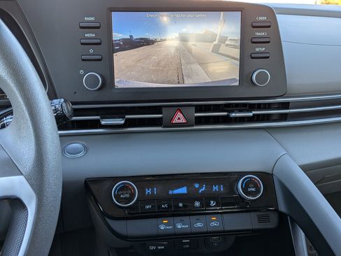 Used 2023 Hyundai Elantra SEL image 17