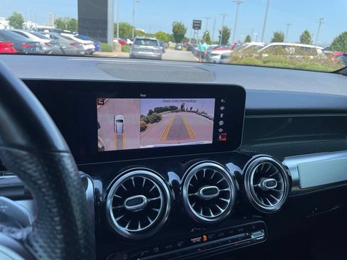 Used 2021 Mercedes-Benz GLB 250 4MATIC image 17