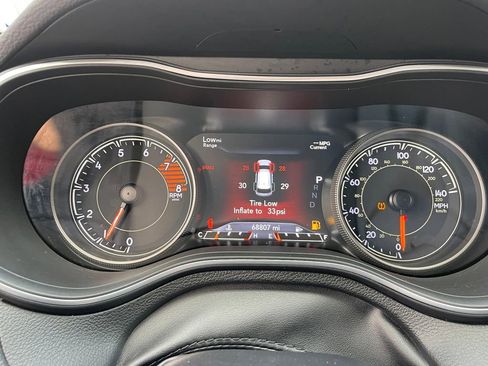 Used 2019 Jeep Cherokee Limited image 28