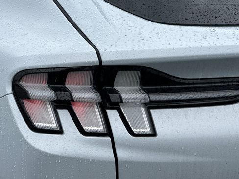 Used 2022 Ford Mustang Mach-E Premium image 49