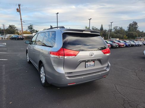 Used 2013 Toyota Sienna Limited image 3