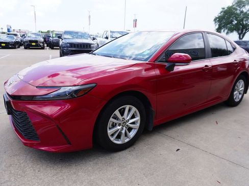 Used 2025 Toyota Camry LE w/ Convenience Package image 3