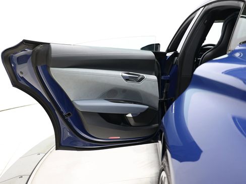 Used 2024 Audi e-tron GT Premium Plus w/ Performance Package image 40