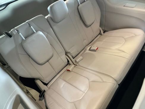 Used 2017 Chrysler Pacifica Touring-L w/ Tire & Wheel Group image 36