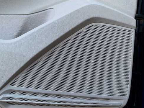 Used 2022 Volkswagen Tiguan SE image 22