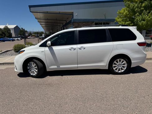 Used 2016 Toyota Sienna Limited AWD/4WD image 2
