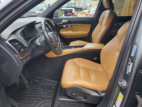 Used 2018 Volvo XC90 T6 Momentum w/ Momentum Plus Package image 19